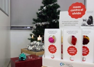 Esta Navidad regala amistad comprando Rosas contra el olvido