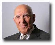 Una voz de 92 años sacude Francia