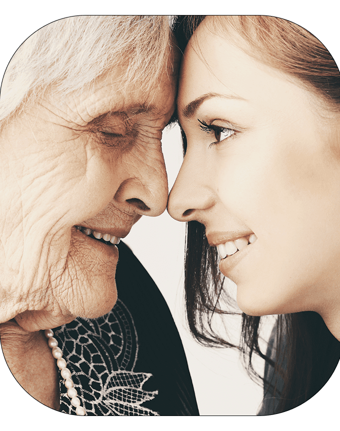 mujer mayor y joven 29a